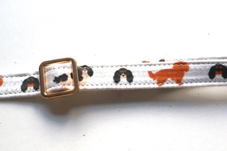 detail dog collar with cavalier print