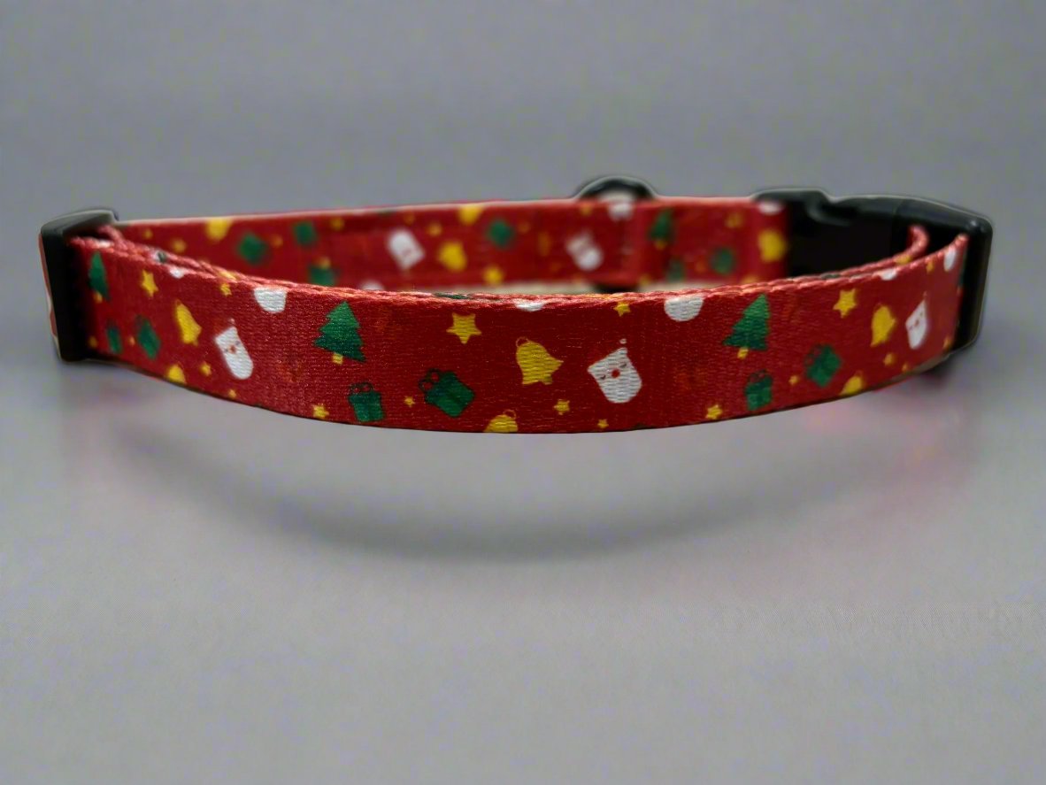 beautiful christmas collar with detachable bow.