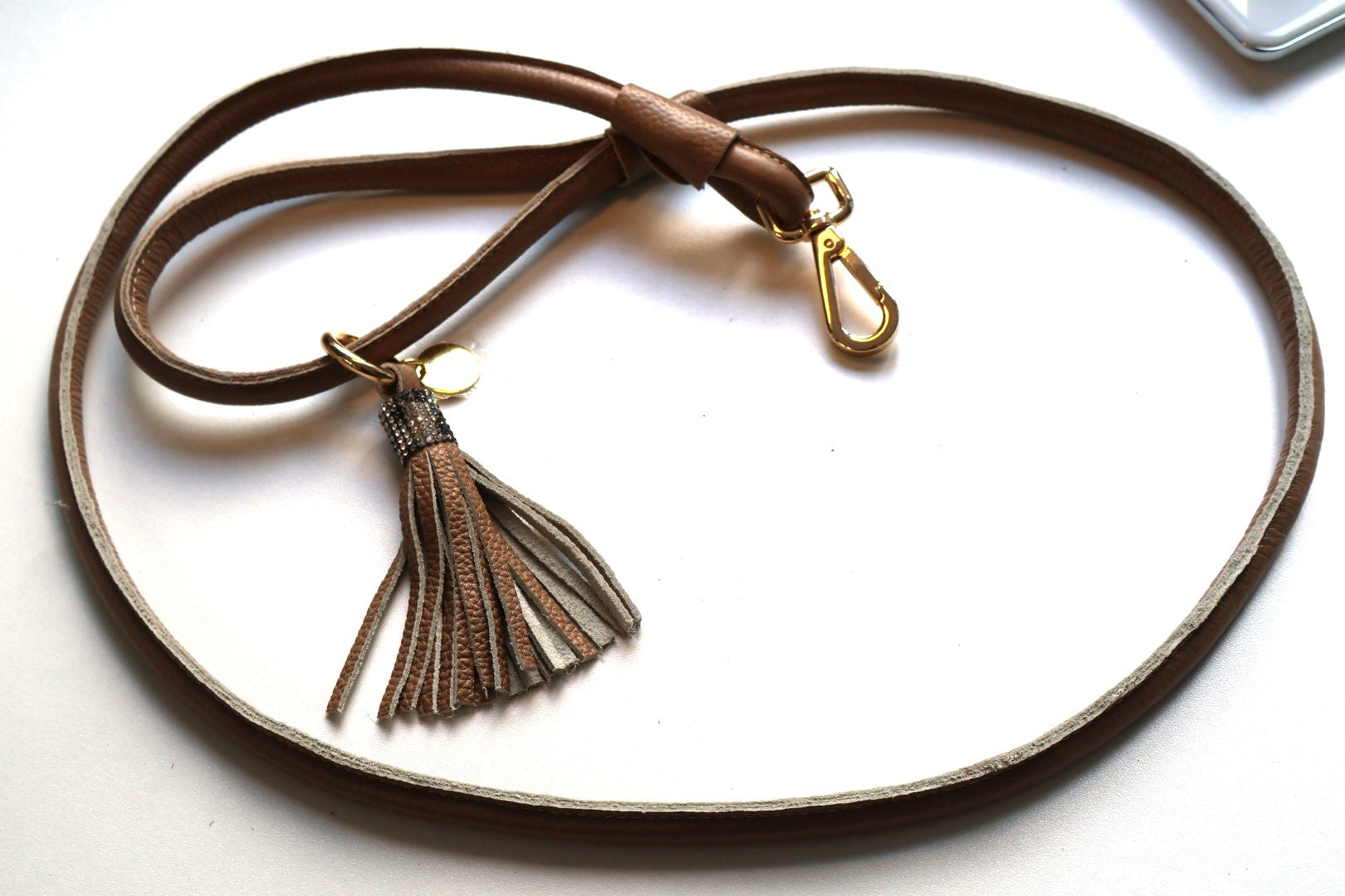 dog leash rolled leather in beige with crystals